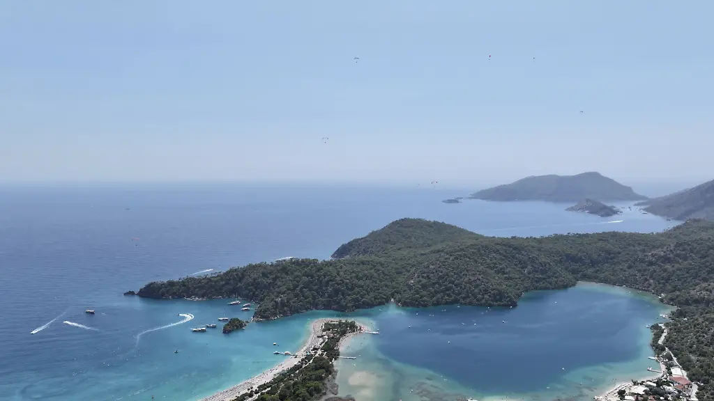 Tourists-flocked-to-the-beaches-due-to-the-hot-weather-in-Turkiye-s-Mugla-MUGLA-TURKIYE-JUNE-22-An-aerial-view-of-Oludeniz-area-at-Kumburnu-and-Belcekiz-beaches-in-Fethiye-district-of-Mugla-Turkiye-on-June-22-2025-Ali-Riza-Akkir-Anadolu-Mugla-Turkey-Editorial-use-only-Please-get-in-touch-for-any-other-usage