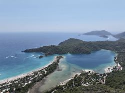 Drama vor türkischer Ägäis : Touristen springen von brennendem Boot