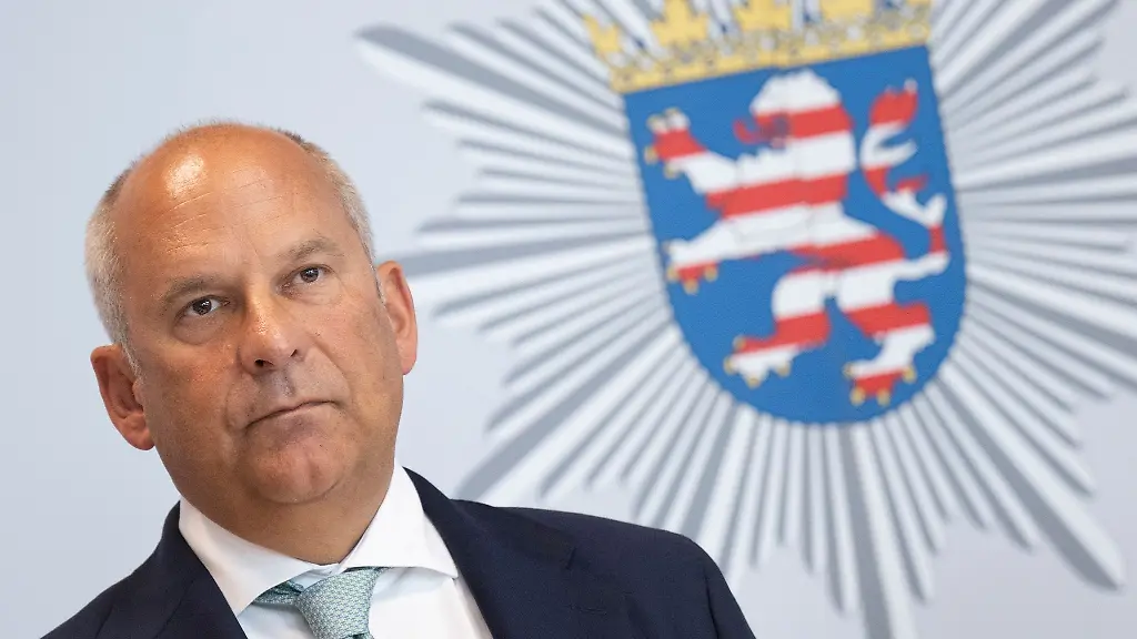 Nach-der-Konferenz-mit-seinen-Kollegen-zum-Thema-Drohnenabwehr-hat-sich-der-hessische-Innenminister-geaeussert