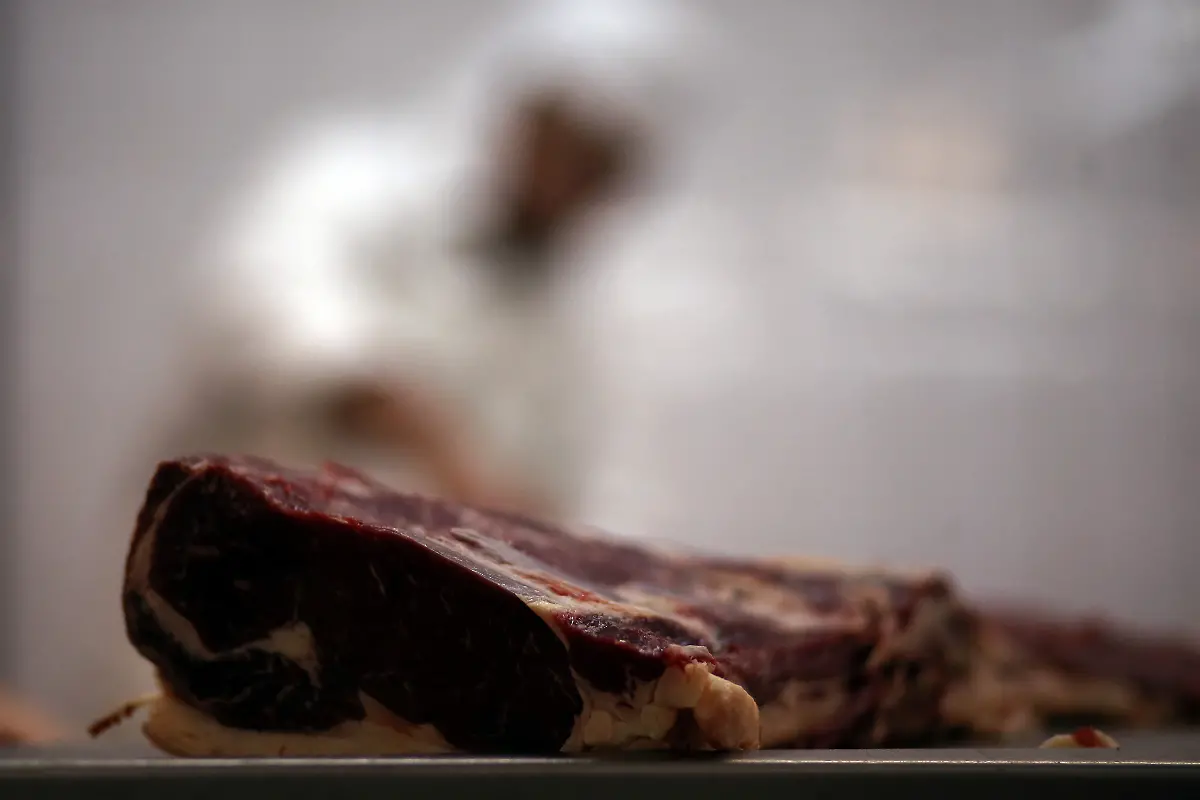 2017-06-27T052513Z-871707434-RC1E6A28A0E0-RTRMADP-3-ARGENTINA-BEEF