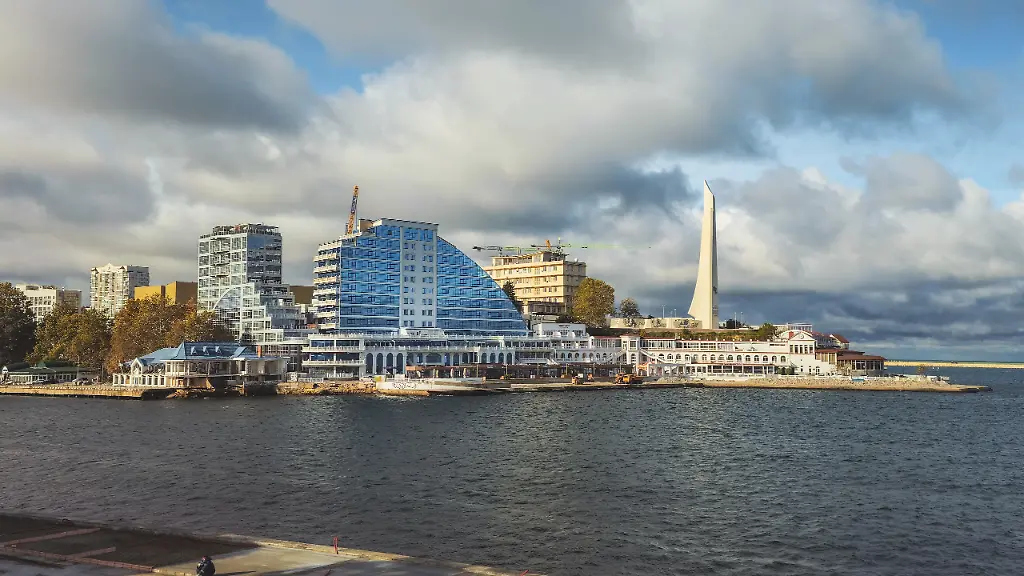 Sevastopol-Crimea-Russia-October-19-2024-Residential-complex-Cape-Khrustalny-and-the-obelisk-to-the-Hero-City-of-Sevastopol