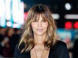 VIP VIP Hurra!: Halle Berry wird 60 - die "Vogue" retuschiert derweil 24-Jährige glatt