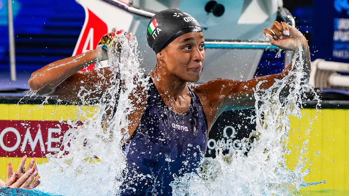 Sara-Curtis-of-Italy-reacts-after-setting-the-new-world-record-in-the-swimming-50m-Backstroke-Women-Semifinal-during-the-European-Aquatics-Championships-at-the-Olympic-Aquatic-Center-in-Paris-France-August-12-2026