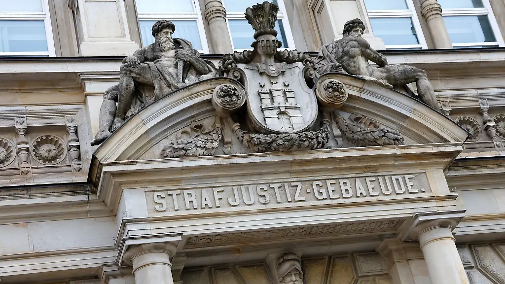Die-Staatsanwaltschaft-wirft-ihm-vor-mit-weiteren-Beteiligten-zwischen-Januar-2024-und-September-2025-den-Import-und-Vertrieb-von-insgesamt-2-4-Tonnen-Kokain-organisiert-zu-haben