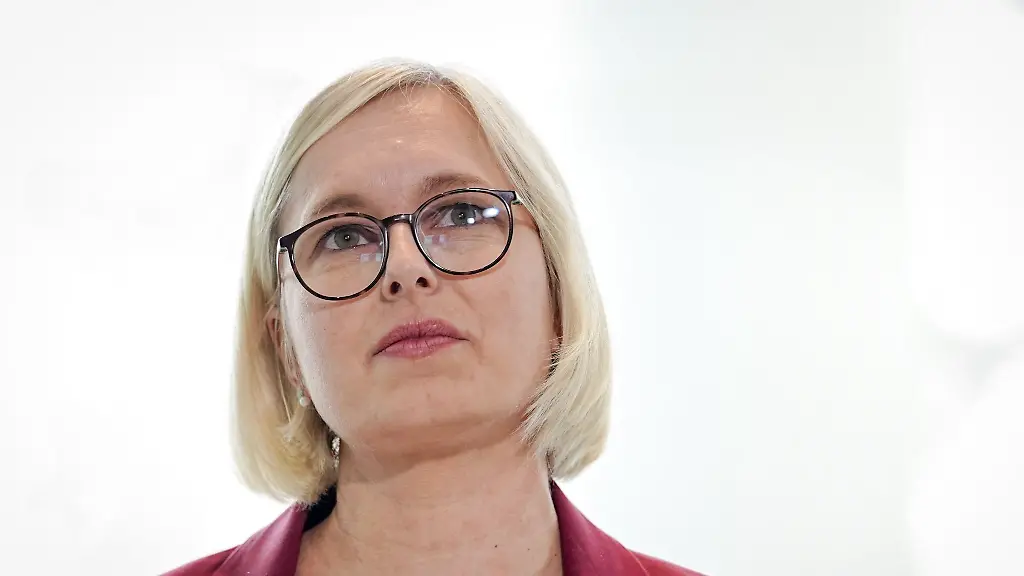 Christiane-Schenderlein-zeigt-sich-enttaeuscht-ueber-ihre-Abloesung-als-Sportministerin