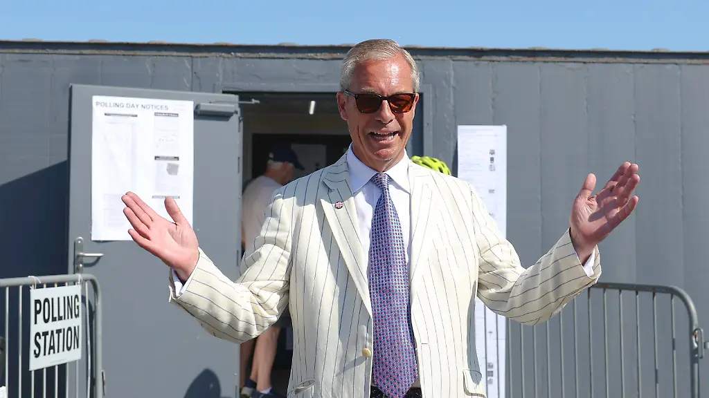 August-13-2026-Clacton-On-Sea-Essex-UK-Reform-UK-leader-NIGEL-FARAGE-casts-his-vote-at-a-polling-station-in-Clacton-On-Sea-Essex-Nigel-Farage-has-resigned-his-seat-and-has-been-campaigning-to-be-re-elected-in-the-Clacton-constituency-at-the-by-election-which-takes-place-today