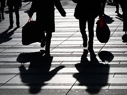 "Lücken an den Arbeitsmärkten": Studie: Ostdeutschland drohen ohne Zuwanderung Wohlstandsverluste
