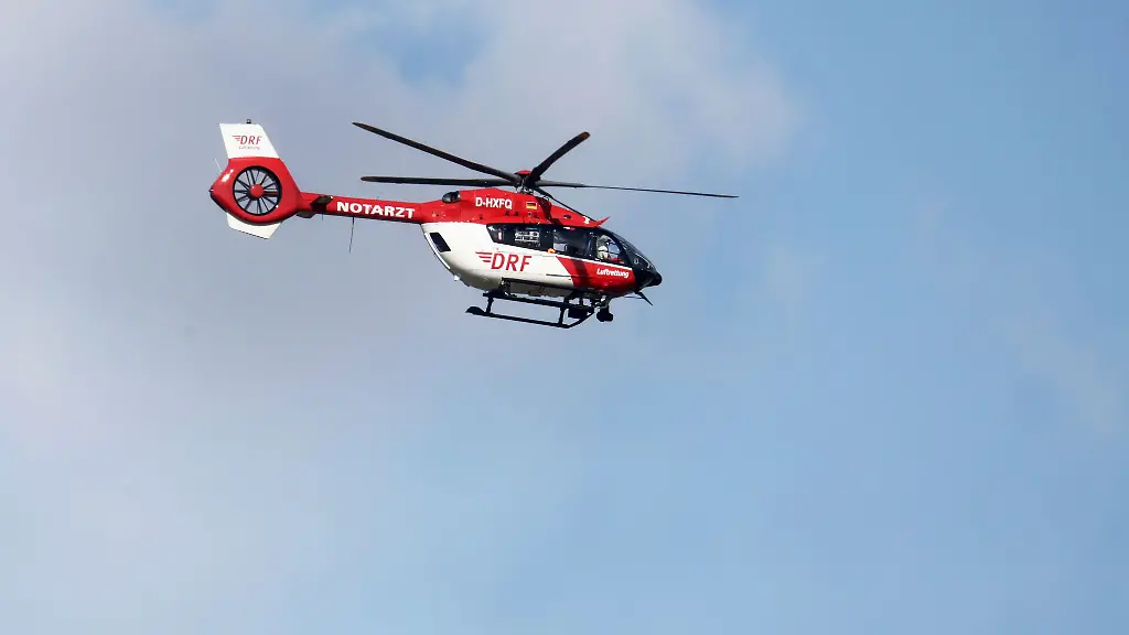 Per-Rettungshubschrauber-und-mit-lebensgefaehrlichen-Verletzungen-kam-der-Mann-in-ein-Krankenhaus