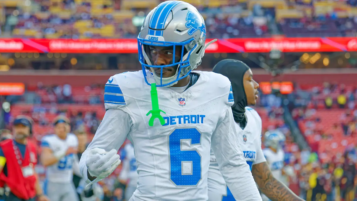 2025-NFL-American-Football-Herren-USA-Regular-Season-Detroit-Lions-at-Washington-Commanders-Detroit-Lions-Cornerback-Terrion-Arnold-6-on-field-before-start-of-the-NFL-regular-season-game-at-Northwest-Stadium-in-Landover-Maryland-on-November-9-2025
