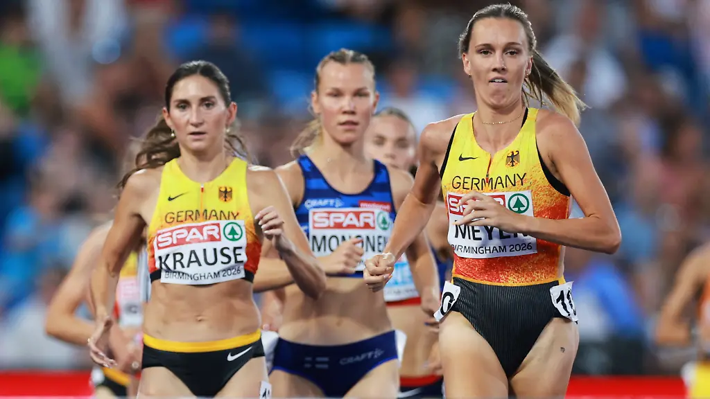 Lea-Meyer-of-Germany-right-and-Gesa-Felicitas-Krause-of-Germany-left-lead-the-women-s-3-000-meters-steeplechase-final-at-the-European-Athletics-Championships-in-Birmingham-England-Thursday-Aug-13-2026