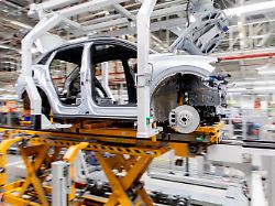 Industrie baut Stellen ab: Deutsche Autobranche hat geringste Mitarbeiterzahl seit 2005