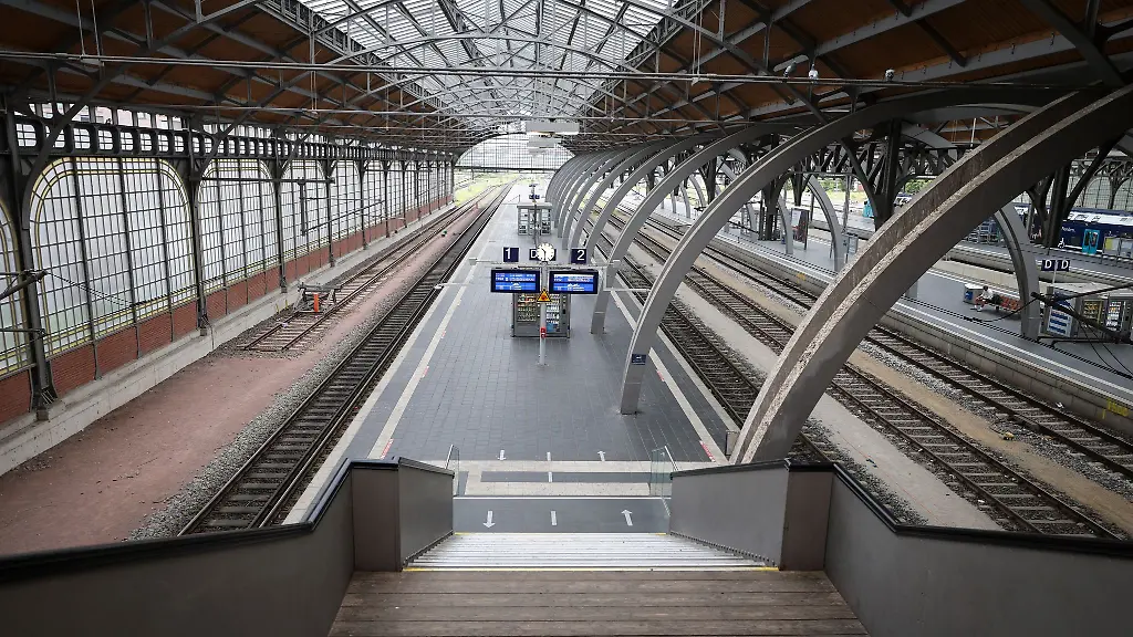 So-sieht-der-fast-menschenleere-Bahnhof-Luebeck-aus