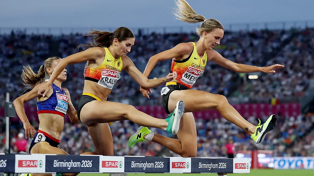 Athletics-European-Athletics-Championships-Alexander-Stadium-Birmingham-Britain-August-13-2026-Germany-s-Lea-Meyer-and-Germany-s-Gesa-Felicitas-Krause-in-action-during-the-women-s-3000m-steeplechase-final-REUTERS-Andrew-Boyers-TPX-IMAGES-OF-THE-DAY