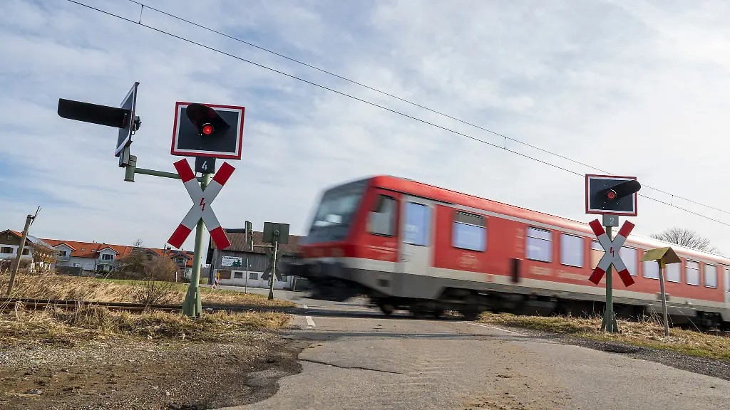 Die-Bahnstrecke-zwischen-Traunstein-und-Ruhpolding-wird-zwischen-September-und-November-wochenlang-nicht-befahren-In-dieser-Zeit-finden-Bauarbeiten-statt