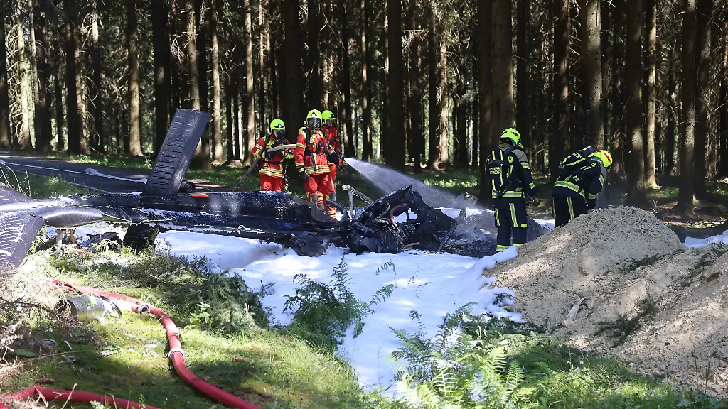 Helikopter-bei-Waldkalkung-nahe-Baerenstein-abgestuerzt-ein-Toter