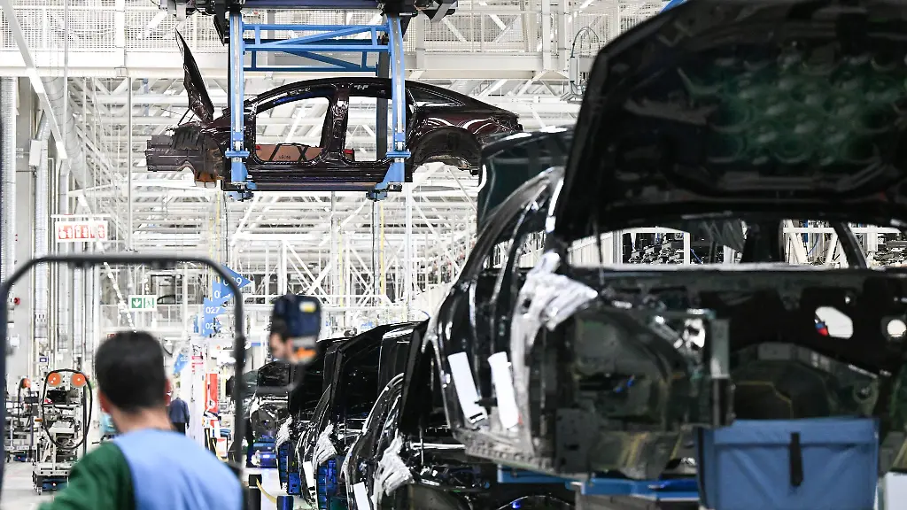 Nach-Angaben-des-Statistischen-Landesamts-sind-weniger-Menschen-in-Baden-Wuerttembergs-Autoindustrie-beschaeftigt