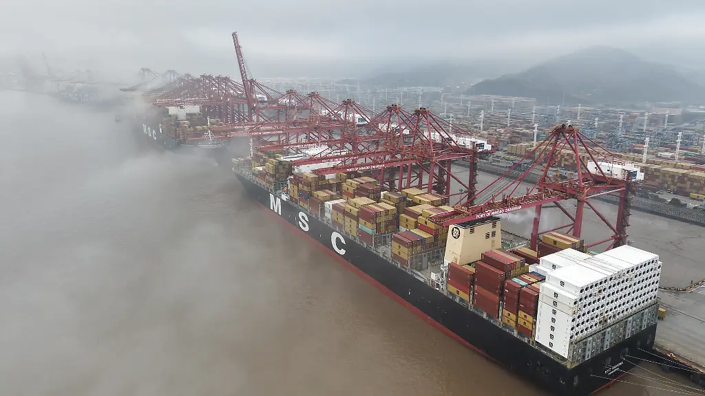 260329-NINGBO-March-29-2026-Xinhua-An-aerial-drone-photo-taken-on-March-29-2026-shows-cargo-ships-at-Chuanshan-area-of-Ningbo-Zhoushan-Port-east-China-s-Zhejiang-Province-According-to-Ningbo-Zhoushan-Port-from-January-to-February-2026-the-port-handled-245-million-tons-of-cargo-marking-a-year-on-year-increase-of-7-3-percent-Container-throughput-reached-7-987-million-TEUs-up-19-8-percent-year-on-year-Currently-Ningbo-Zhoushan-Port-offers-more-than-300-container-shipping-routes-linking-over-700-ports-in-more-than-200-countries-and-regions