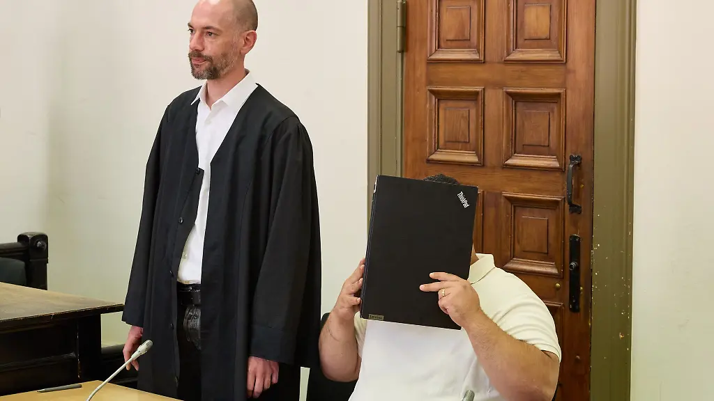Das-Verlesen-der-Anklage-dauerte-fast-zwei-Stunden