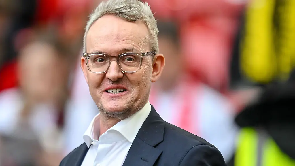 VfB-Chef-Alexander-Wehrle-blickt-trotz-der-Krise-der-Autoindustrie-positiv-in-die-Zukunft