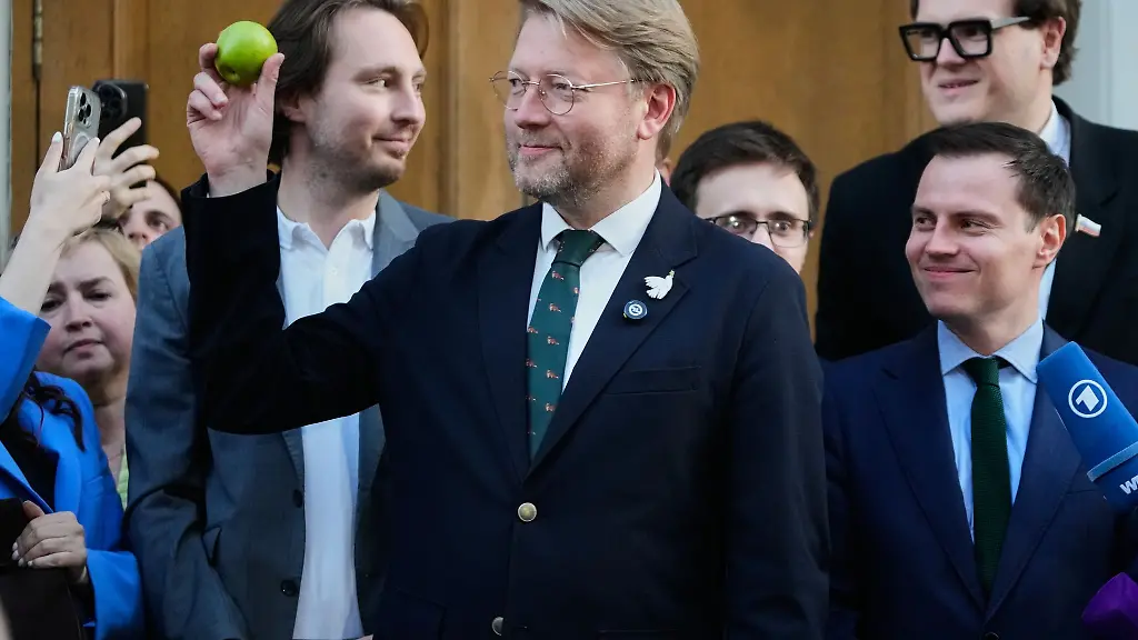 Die-liberale-Oppositionspartei-Jabloko-geht-gegen-ihren-Ausschluss-von-der-Parlamentswahl-in-Russland-vor