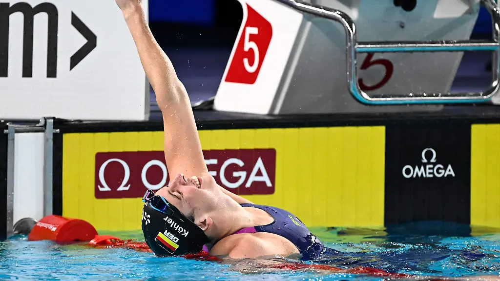 Schwimmen-Europameisterschaft-100-m-Schmetterling-Frauen-die-Deutsche-Angelina-Koehler-freut-sich-ueber-ihren-zweiten-Platz