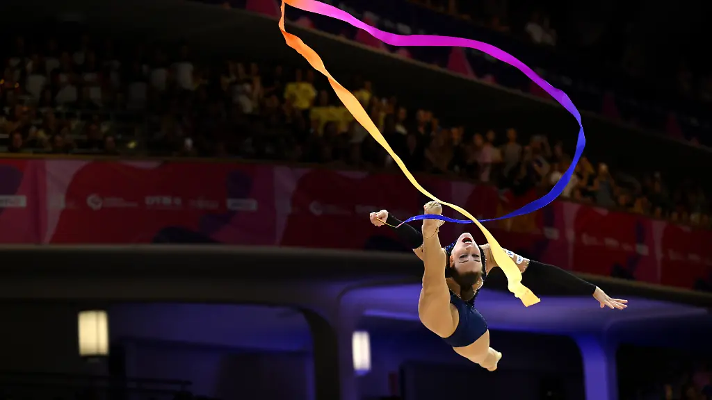 Turnen-Rhythmische-Sportgymnastik-Weltmeisterschaft-Entscheidung-Einzel-Mehrkampf-Frauen-Darja-Varfolomeev-in-Aktion