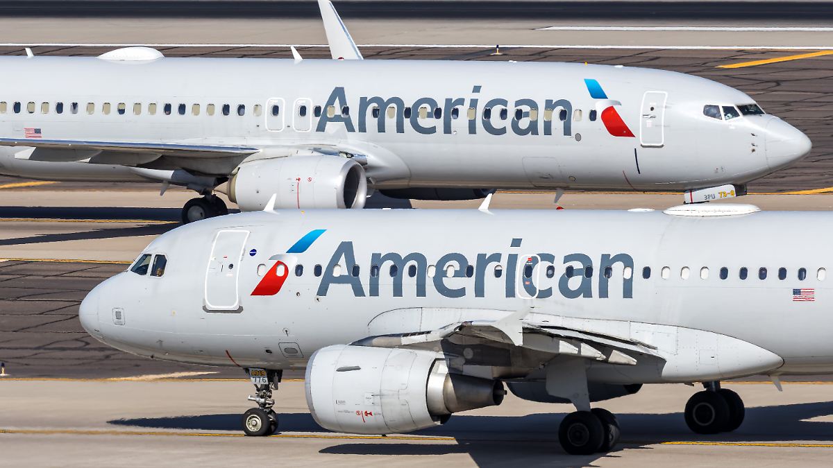 Air Traffic Controller Prevents Collision Between Two American Airlines Flights With Same Number