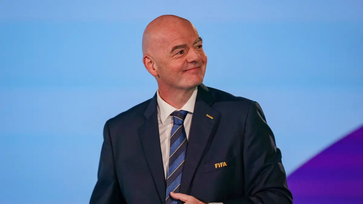 Fussball-Home-of-FIFA-Zuerich-Schweiz-Gianni-Infantino-FIFA-Praesident-Portraitfoto-Portrait-Einzelaufnahme-Portraet-Mimik-Gesichtsausdruck-Emotion-Zuerich-Kanton-Zuerich-Schweiz-Soccer-Home-of-FIFA-Zurich-Switzerland-Gianni-Infantino-FIFA-President-portrait-photo-portrait-single-shot-facial-expression-emotion-Zurich-Canton-of-Zurich-Switzerland-Copyright-xJOERANxSTEINSIEKx