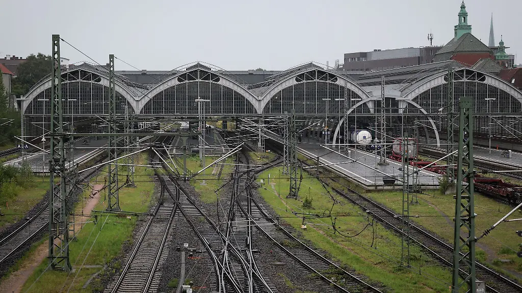 Am-Wochenende-faehrt-kein-Zug-am-Luebecker-Hauptbahnhof