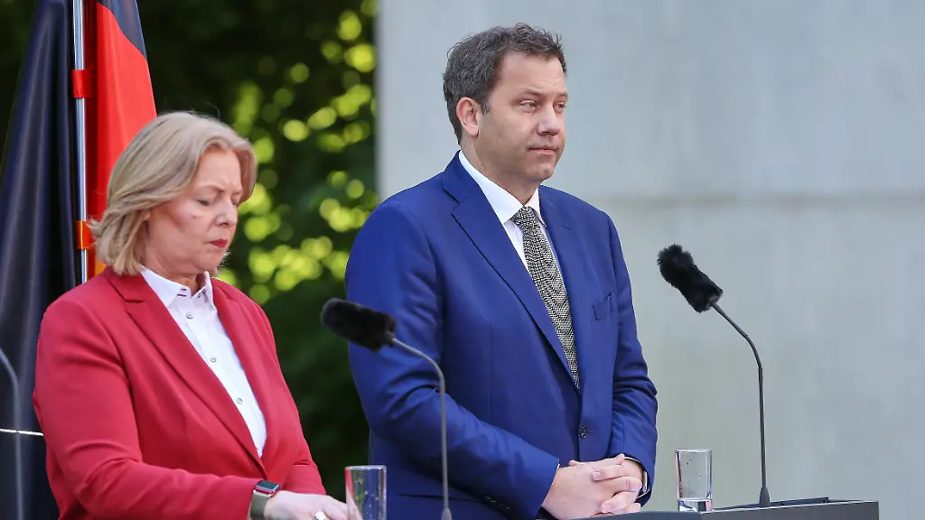 Berlin-Deutschland-Bundeskanzleramt-Pressekonferenz-nach-Koalitionsausschuss-Bundesministerin-fuer-Arbeit-und-Soziales-Baerbel-Bas-SPD-und-Bundesminister-der-Finanzen-Lars-Klingbeil-SPD