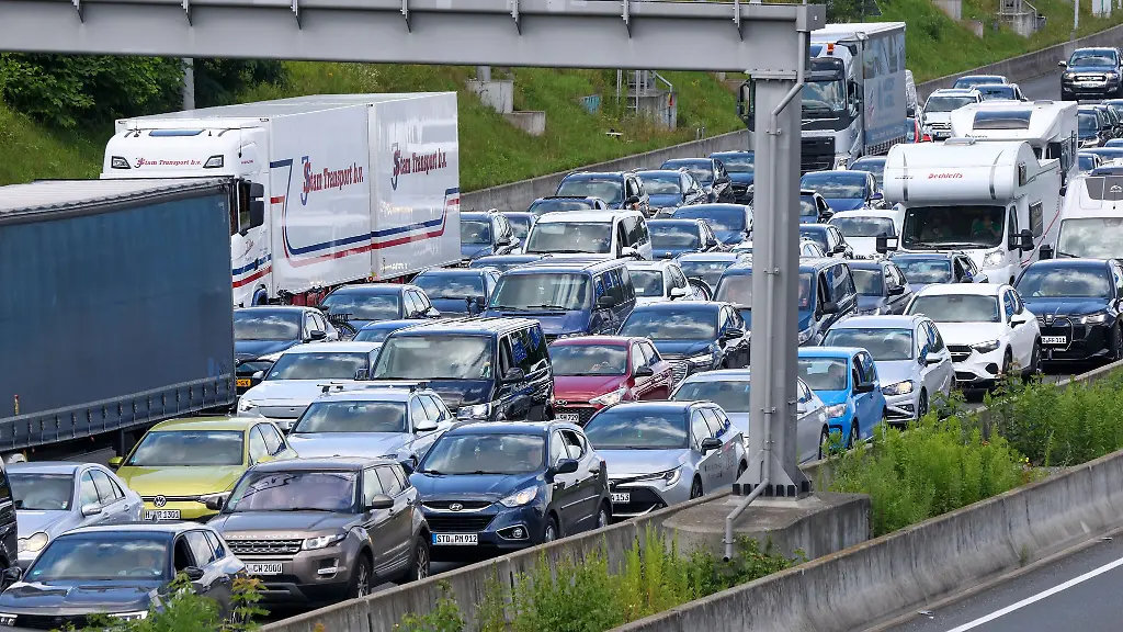 In-Hamburg-und-Schleswig-Holstein-enden-die-Sommerferien-an-diesem-Wochenende-das-macht-sich-auch-auf-den-Strassen-bemerkbar