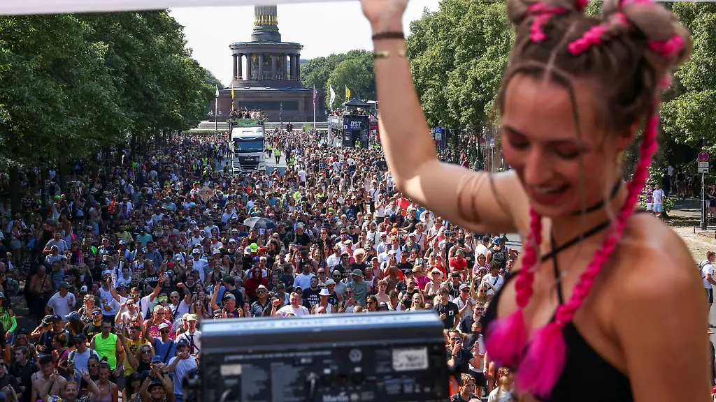 Revellers-attend-Rave-The-Planet-techno-parade-demonstration-Imagine-Love-in-Berlin-Germany-August-15-2026