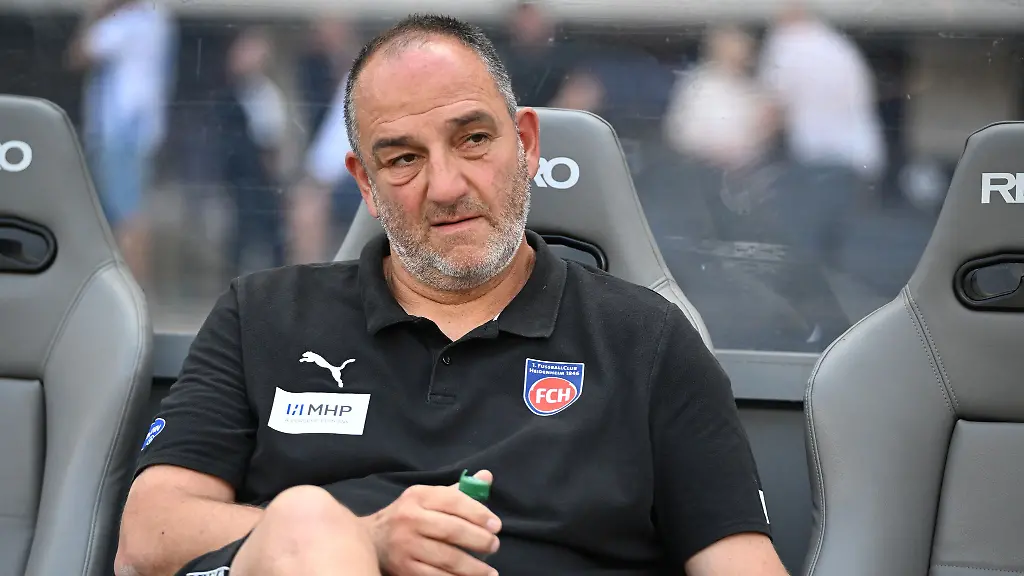 Frank-Schmidt-kritisierte-die-erste-Haelfte-des-1-FC-Heidenheim-scharf