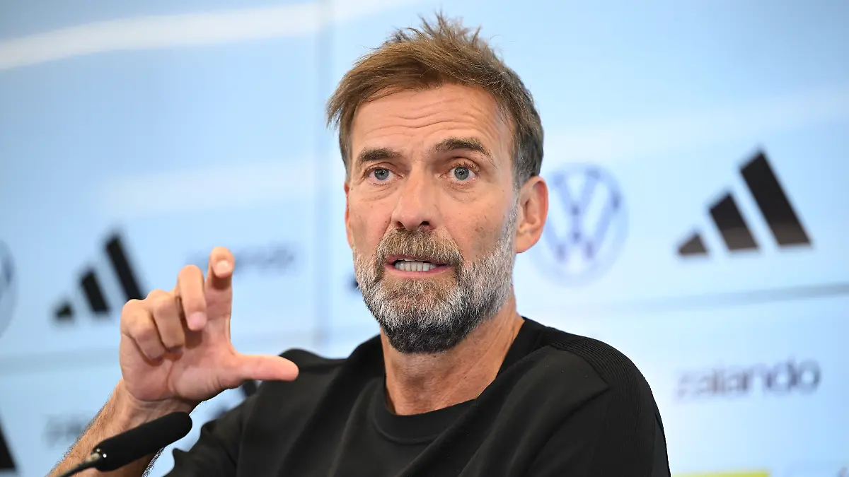 Fussball-DFB-Nationalmannschaft-Pk-zur-Vorstellung-des-neuen-Bundestrainers-Juergen-Klopp-spricht-bei-einer-Pressekonferenz