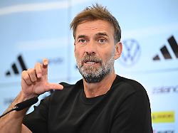 Fussball DFB Nationalmannschaft Pk Zur Vorstellung Des Neuen Bundestrainers Juergen Klopp Spricht Bei Einer Pressekonferenz