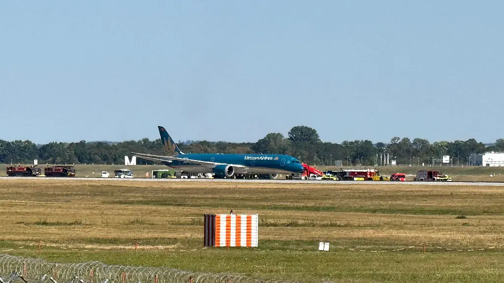 Eine-Maschine-von-Vietnam-Airlines-ist-nach-dem-Start-in-Muenchen-wegen-Schaeden-an-Reifen-und-Fahrwerk-sicher-zurueckgekehrt