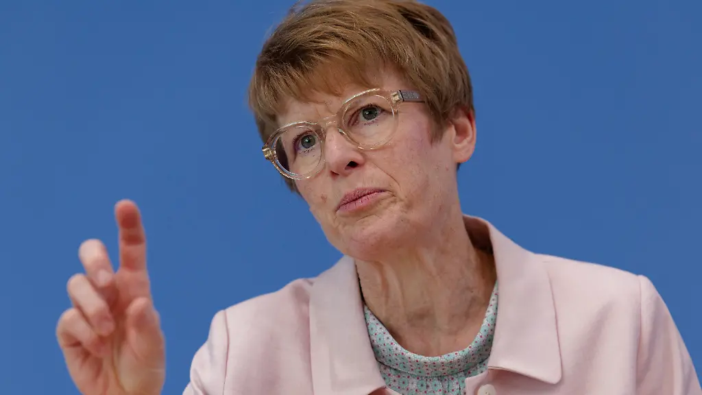 2026-05-27-Deutschland-Berlin-Bundespressekonferenz-Der-Sachverstaendigenrat-zur-Begutachtung-der-gesamtwirtschaftlichen-Entwicklung-praesentiert-sein-Fruehjahrsgutachten-2026-Im-Bild-v-l-Prof-Dr-Martin-Werding-Prof-Dr-Achim-Truger-Prof-Dr-Monika-Schnitzer-Vorsitzende-Prof-Dr-Gabriel-Felbermayr-Ph-D-Prof-Dr-Veronika-Grimm