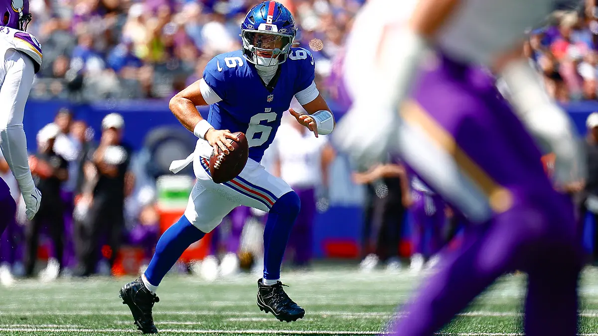 August-15-2026-During-the-game-New-York-Giants-quarterback-Jaxson-Dart-6-scrambles-out-of-the-pocket-in-a-NFL-American-Football-Herren-USA-preseason-game-at-MetLife-Stadium-in-East-Rutherford-NJ-The-Minnesota-Vikings-defeat-the-New-York-Giants-13-10