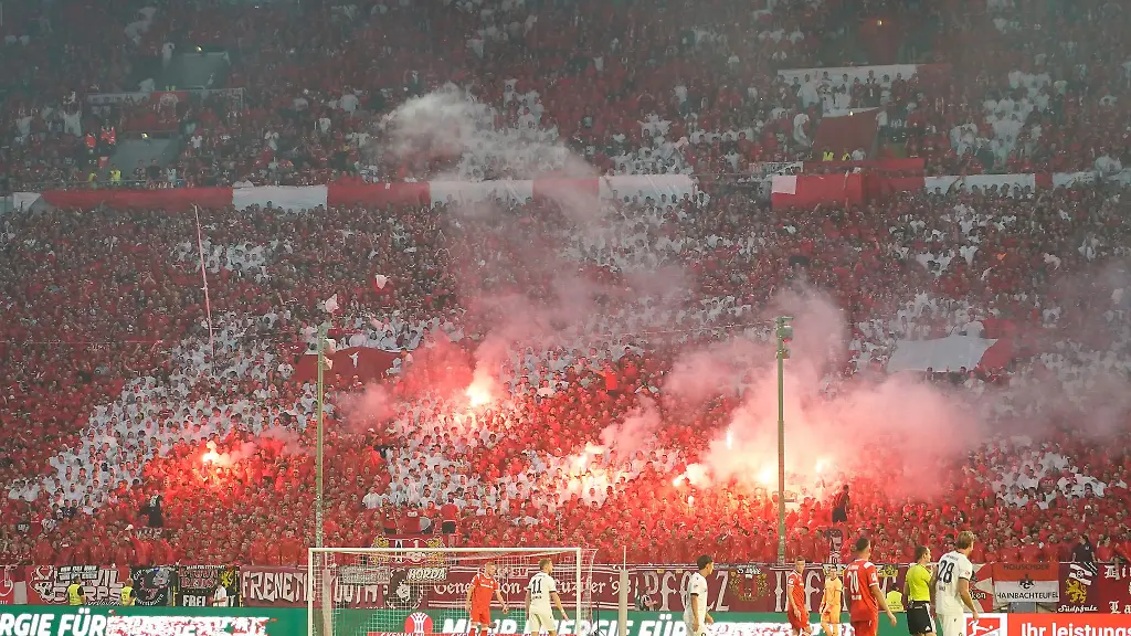 Beim-ersten-FCK-Heimspiel-in-dieser-Saison-war-das-Fritz-Walter-Stadion-ausverkauft