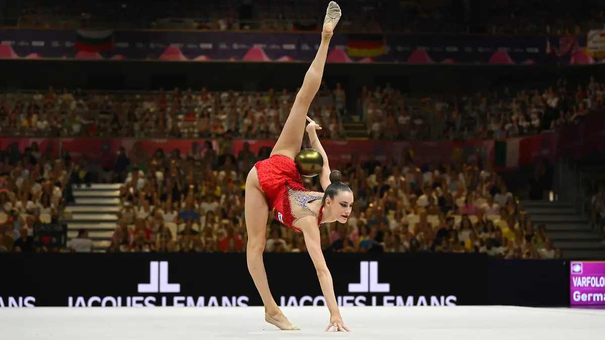 Turnen-Rhythmische-Sportgymnastik-Weltmeisterschaft-Entscheidung-Ball-Frauen-Darja-Varfolomeev-Deutschland-in-Aktion