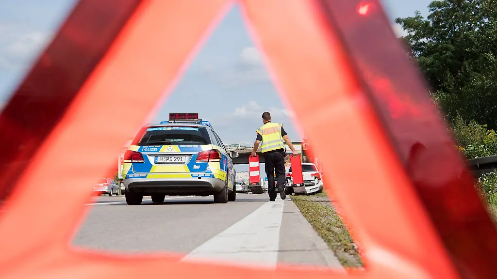 Der-Abschnitt-auf-der-A33-blieb-viele-Stunden-voll-gesperrt
