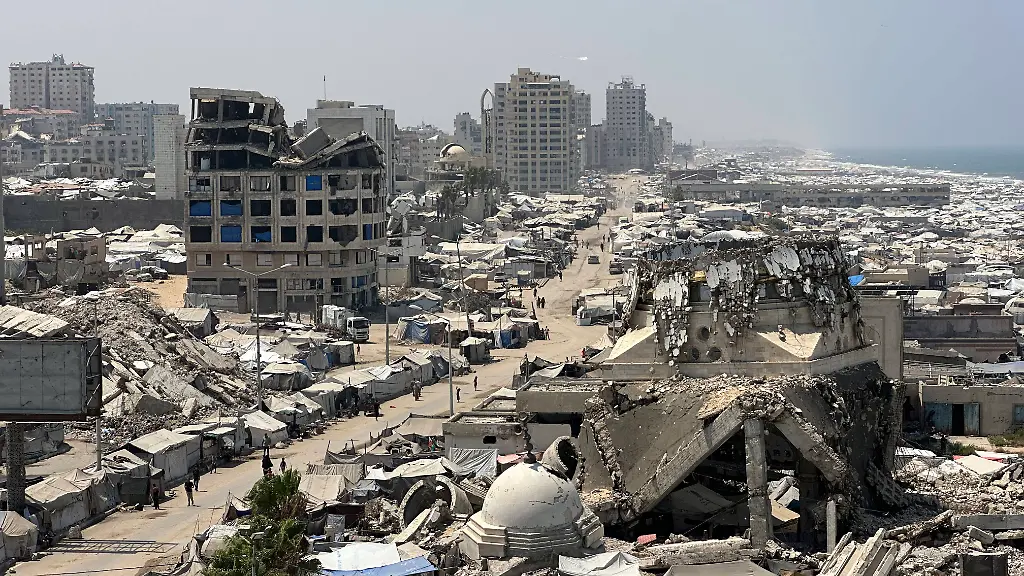 Displaced-Palestinians-shelter-in-tents-along-Gaza-City-beach-Tents-sheltering-displaced-Palestinians-crowd-the-beach-in-Gaza-City-on-August-15-2026-as-the-coastline-has-become-a-refuge-for-thousands-displaced-from-different-parts-of-the-Gaza-Strip-by-the-war-Displaced-families-are-living-in-harsh-humanitarian-conditions-as-successive-heatwaves-add-to-their-hardship
