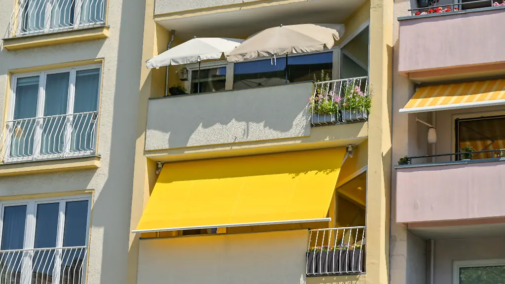 Hitze-Balkone-Markise-Sonnenschirm-Berlin-Deutschland