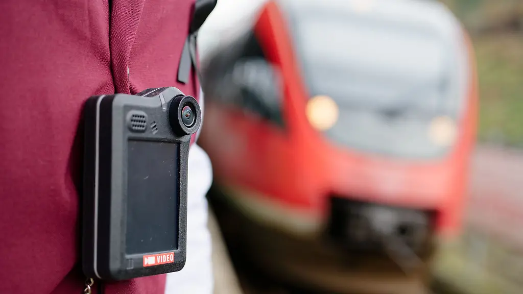 Die-Deutsche-Bahn-setzt-stark-auf-Bodycams-fuer-mehr-Sicherheit-in-ihren-Zuegen