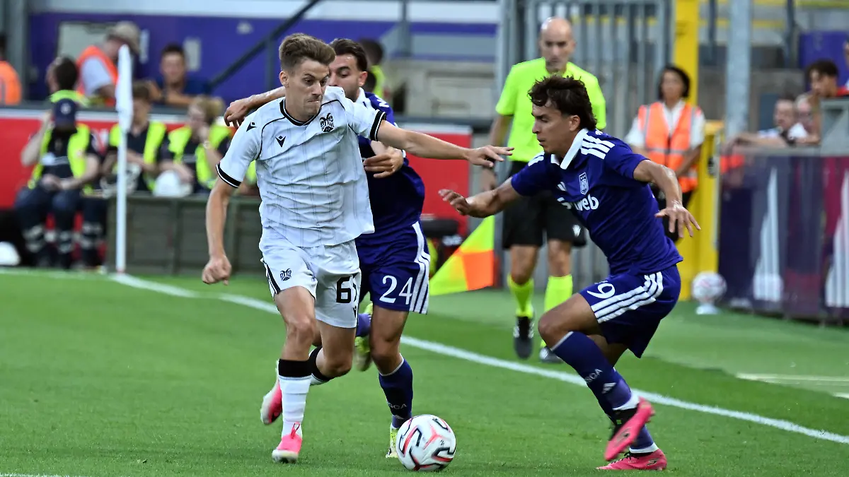 RSC-Anderlecht-v-PAOK-UEFA-Europa-League-BRUSSELS-BELGIUM-AUGUST-13-RSC-Anderlecht-s-Giannis-Konstantelias-L-in-action-during-the-UEFA-Europa-League-match-between-RSC-Anderlecht-and-PAOK-at-Lotto-Park-in-Brussels-Belgium-on-August-13-2026-Dursun-Aydemir-Anadolu-Brussels-Belgium-Editorial-use-only-Please-get-in-touch-for-any-other-usage