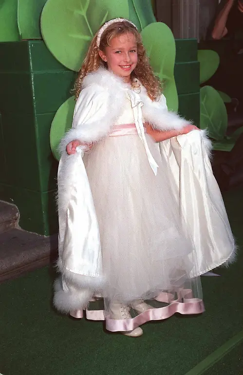 HAYDEN-PANETTIERE-FIRST-FILM-A-Bug-s-Life-DISNEY-LOS-ANGELES-SMILING-FULL-LENGTH-unknown-PUBLICATIONxNOTxINxFRAxUKxUSAxAUSxBEL-Copyright-xAgencex-xBestimagexAgencex-xBestimagex