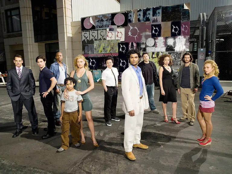 HEROES-Adrian-Pasdar-Milo-Ventimiglia-Leonard-Roberts-Noah-Gray-Cabey-Ali-Larter-Masi-Oka-Sendhil-Ramamurthy-Greg-Grunberg-Tawny-Cypress-Santiago-Cabrera-Hayden-Panettiere-Season-1-2006-2010-photo-Michael-Muller-NBC-Courtesy-Everett-Collection-NBC-Courtesy-Everett-Collection-ACHTUNG-AUFNAHMEDATUM-GESCHAeTZT-PUBLICATIONxINxGERxSUIxAUTxONLY-Copyright-xNBC-CourtesyxEverettxCollectionx-TCDHERO-EC059