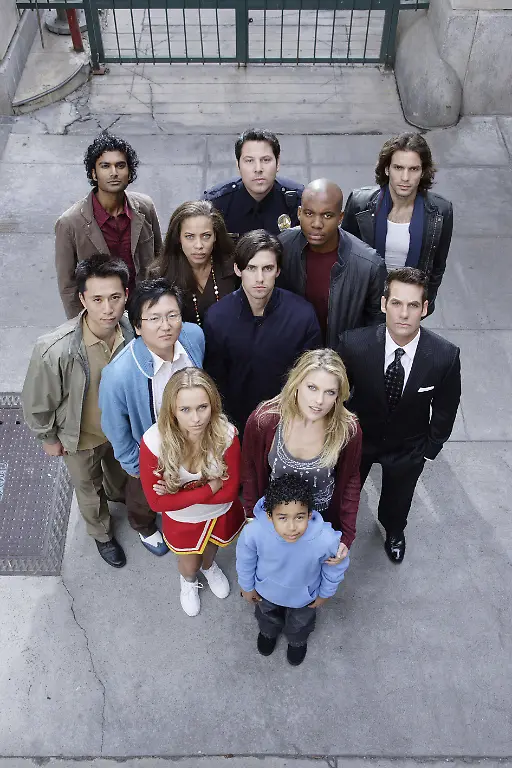 HEROES-back-l-to-r-Sendhil-Ramamurthy-Tawny-Cypress-Greg-Grunberg-Leonard-Roberts-Santiago-Cabrera-center-James-Kyson-Masi-Oka-Milo-Ventimiglia-Adrian-Pasdar-front-Hayden-Panettiere-Ali-Larter-Noah-Gray-Cabey-2006-2010