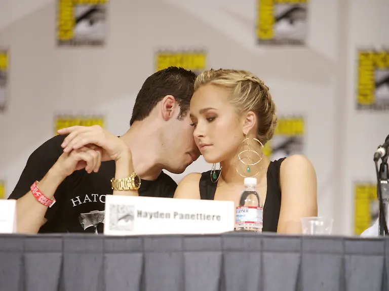 Heroes-Comic-Con-2007-Jul-28-2007-San-Diego-CA-USA-MILO-VENTIMIGLIA-Peter-Petrelli-and-Actress-HAYDEN-PANETTIERE-Claire-during-the-Heroes-Panel-Discussion-at-the-San-Diego-Convention-Center-during-the-2007-Comic-Con-International-the-largest-comic-book-and-pop-culture-event-in-North-America