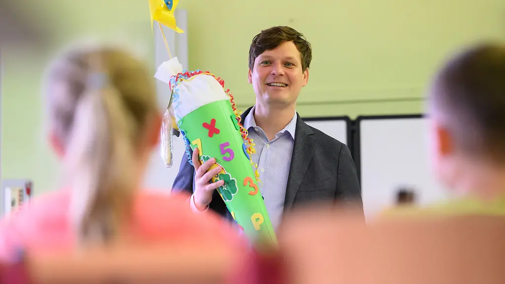 Das-neue-Schuljahr-hat-begonnen-Kultusminister-Conrad-Clemens-CDU-besuchte-am-Montag-eine-Grundschule-in-der-Oberlausitz